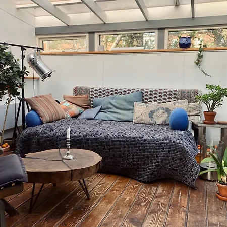 Lejlighed Stor 2-vaerelses I Baggarden